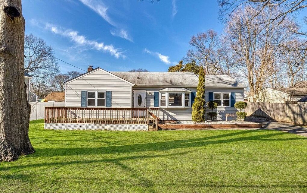 Icon’s Newly Listed Beautiful Suffolk County Home
